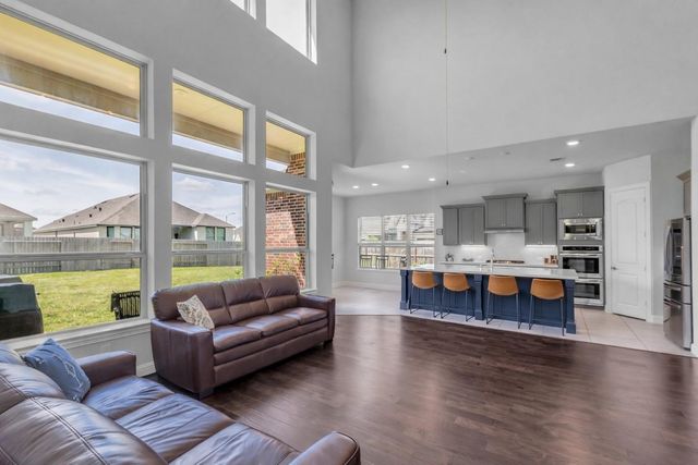 423 Round Top Street, Webster, TX 77598