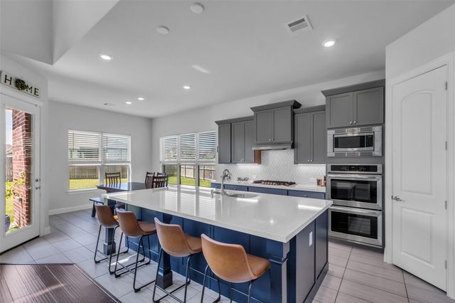 423 Round Top Street, Webster, TX 77598