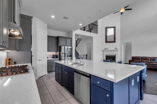 423 Round Top Street, Webster, TX 77598