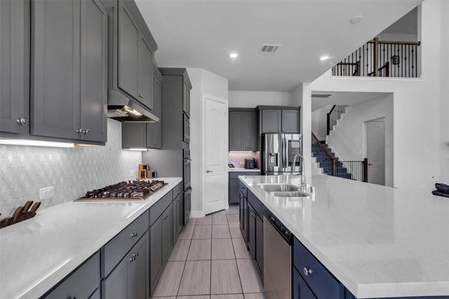 423 Round Top Street, Webster, TX 77598