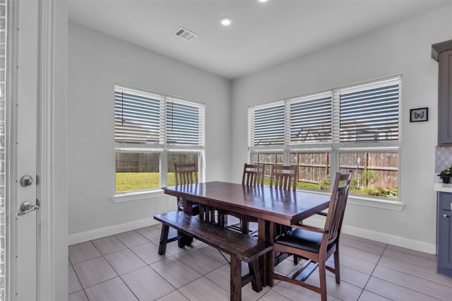 423 Round Top Street, Webster, TX 77598