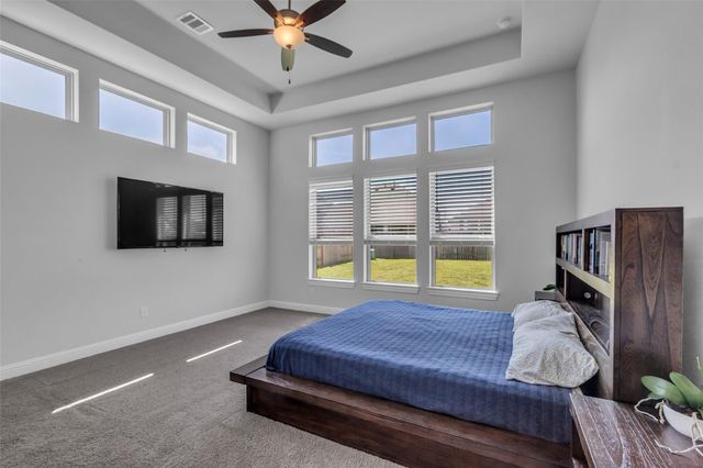 423 Round Top Street, Webster, TX 77598