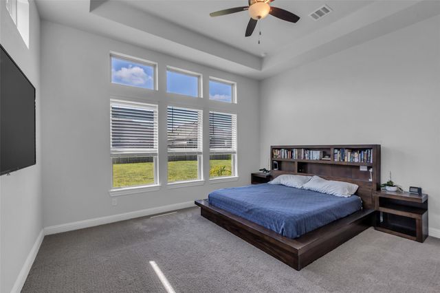 423 Round Top Street, Webster, TX 77598