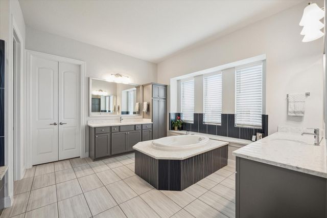 423 Round Top Street, Webster, TX 77598