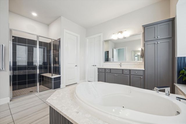 423 Round Top Street, Webster, TX 77598