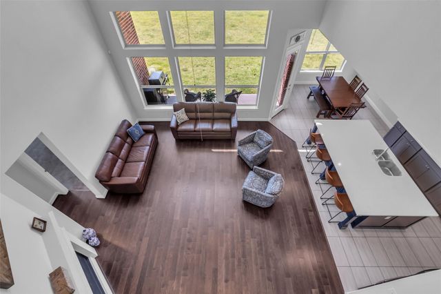 423 Round Top Street, Webster, TX 77598