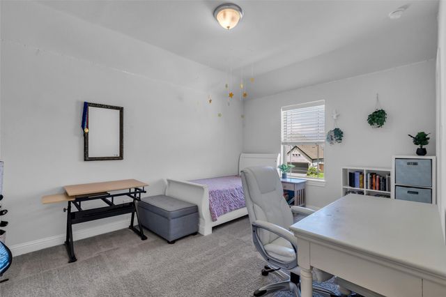 423 Round Top Street, Webster, TX 77598