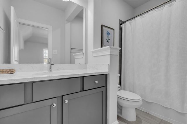 423 Round Top Street, Webster, TX 77598