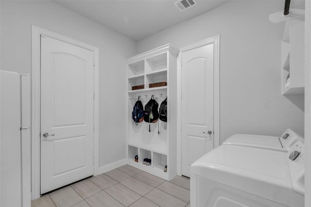 423 Round Top Street, Webster, TX 77598