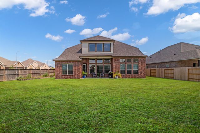 423 Round Top Street, Webster, TX 77598