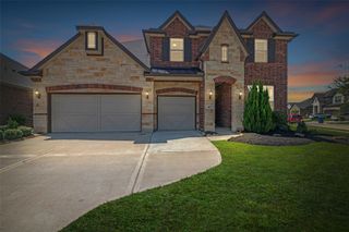 423 Round Top Street, Webster, TX 77598