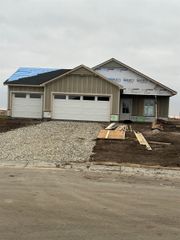 1570 N Emerald Valley Dr, Mulvane, KS 67110