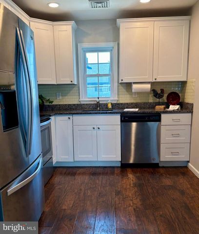70 HUCKLEBERRY LN, Levittown, PA 19055