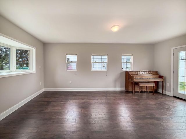 70 HUCKLEBERRY LN, Levittown, PA 19055