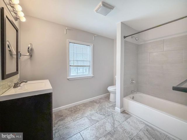 70 HUCKLEBERRY LN, Levittown, PA 19055