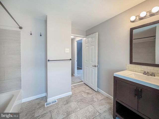 70 HUCKLEBERRY LN, Levittown, PA 19055