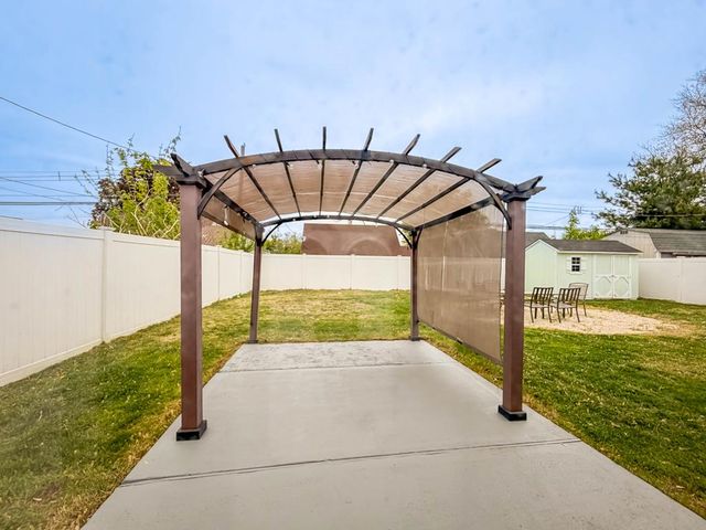 70 HUCKLEBERRY LN, Levittown, PA 19055