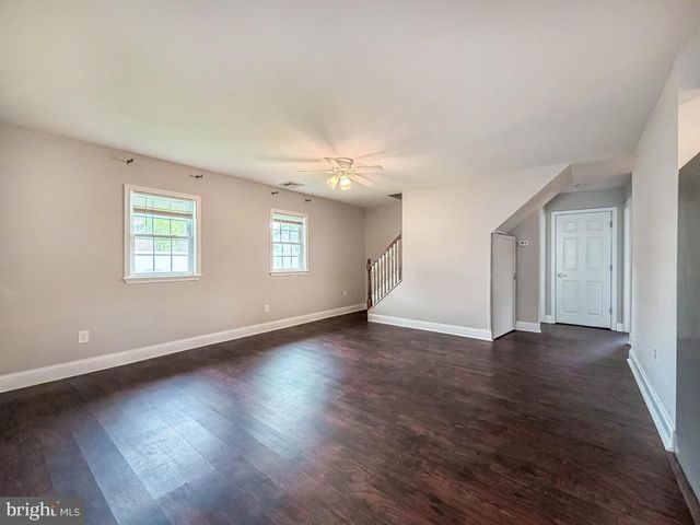 70 HUCKLEBERRY LN, Levittown, PA 19055