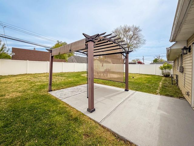 70 HUCKLEBERRY LN, Levittown, PA 19055