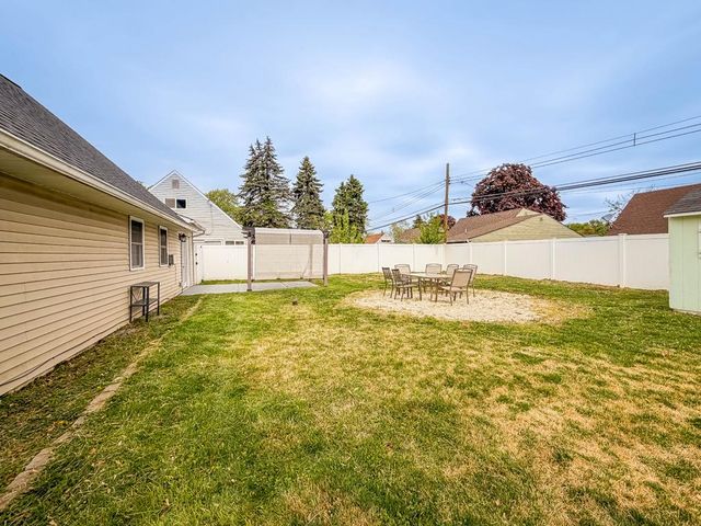 70 HUCKLEBERRY LN, Levittown, PA 19055
