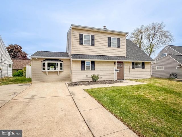 70 HUCKLEBERRY LN, Levittown, PA 19055