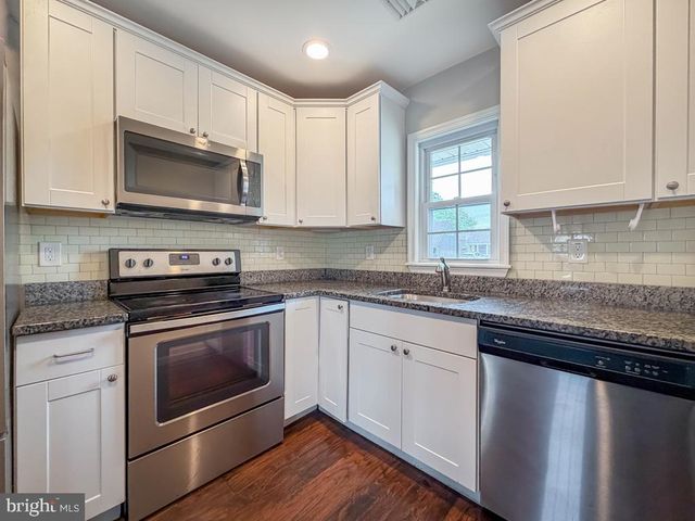 70 HUCKLEBERRY LN, Levittown, PA 19055