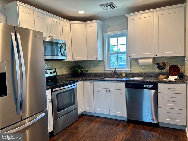 70 HUCKLEBERRY LN, Levittown, PA 19055