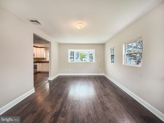 70 HUCKLEBERRY LN, Levittown, PA 19055