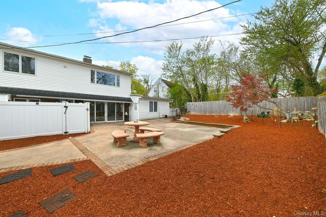 156 Farmedge Road, Levittown, NY 11756
