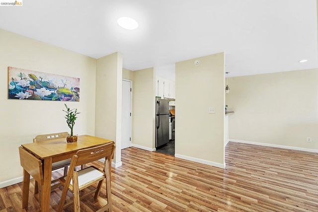 2005 Pleasant Valley 215, Oakland, CA 94611