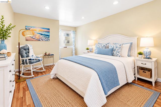 2005 Pleasant Valley 215, Oakland, CA 94611
