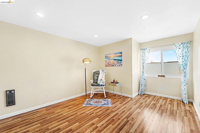 2005 Pleasant Valley 215, Oakland, CA 94611