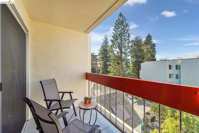 2005 Pleasant Valley 215, Oakland, CA 94611