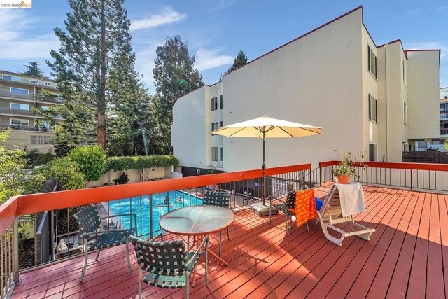 2005 Pleasant Valley 215, Oakland, CA 94611