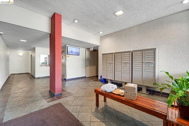 2005 Pleasant Valley 215, Oakland, CA 94611