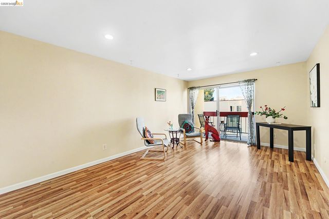 2005 Pleasant Valley 215, Oakland, CA 94611