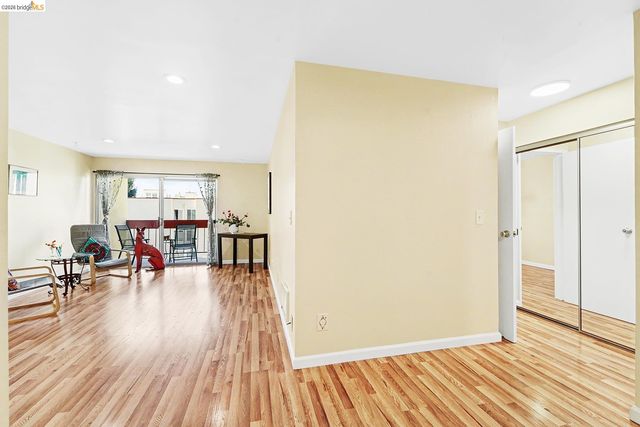2005 Pleasant Valley 215, Oakland, CA 94611