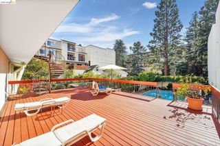 2005 Pleasant Valley 215, Oakland, CA 94611