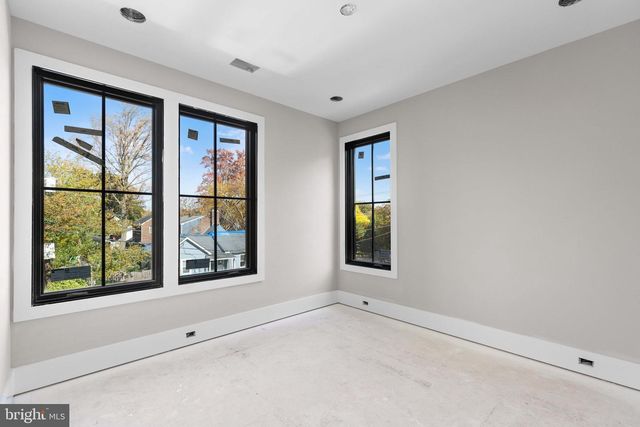 5206 12TH ST N, Arlington, VA 22205