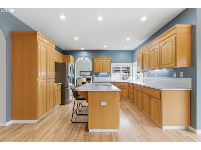 350 Sw 37TH Ter, Gresham, OR 97080