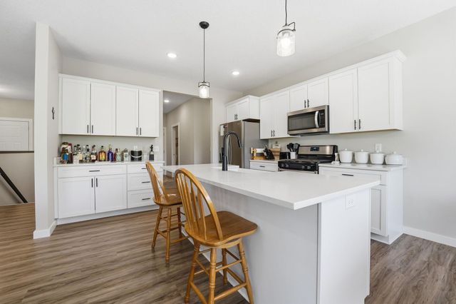 642 Alaska Place S, Cambridge, MN 55008