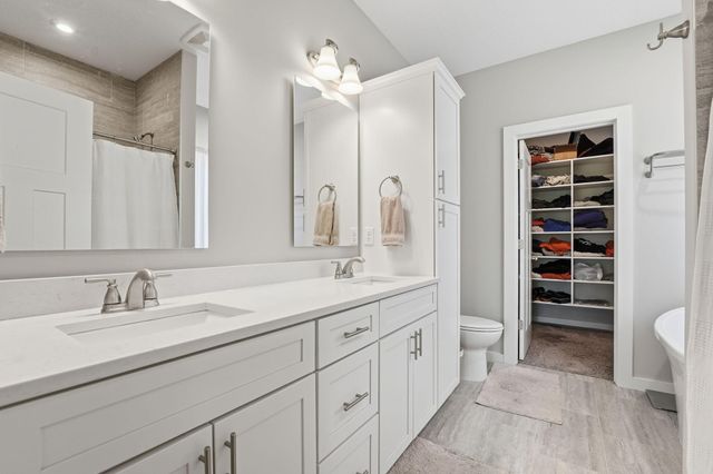 642 Alaska Place S, Cambridge, MN 55008