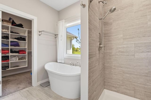 642 Alaska Place S, Cambridge, MN 55008