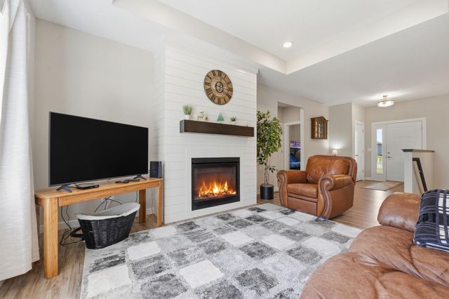 642 Alaska Place S, Cambridge, MN 55008