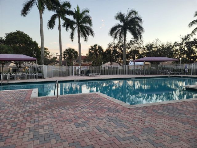 1990 Madeira Dr, Weston, FL 33327