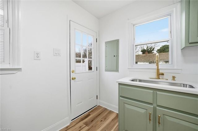 2727 Beachmont AVE, Norfolk, VA 23504