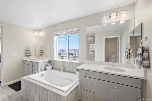 6962 S Undergrove Way, Aurora, CO 80016