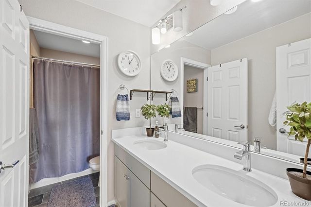 6962 S Undergrove Way, Aurora, CO 80016