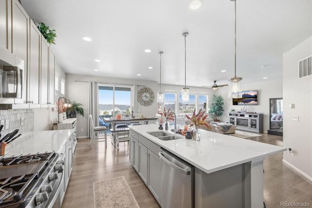 6962 S Undergrove Way, Aurora, CO 80016