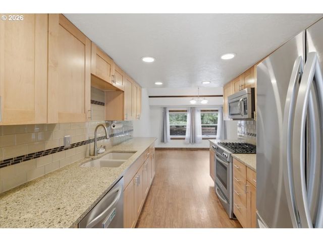 675 VALLEYWOOD Dr Se, Salem, OR 97306